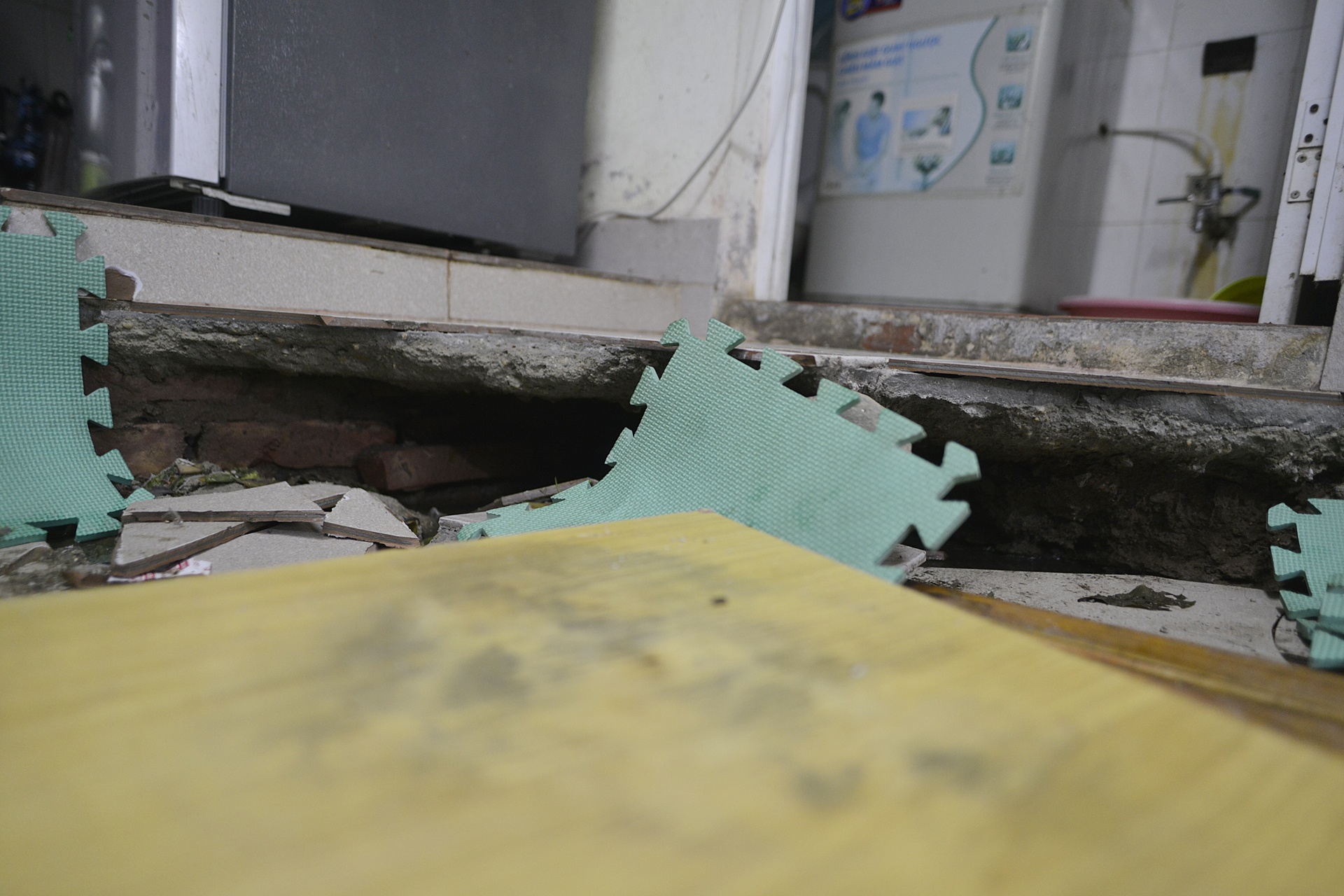 nha bi no,  sut lun trong dem anh 5