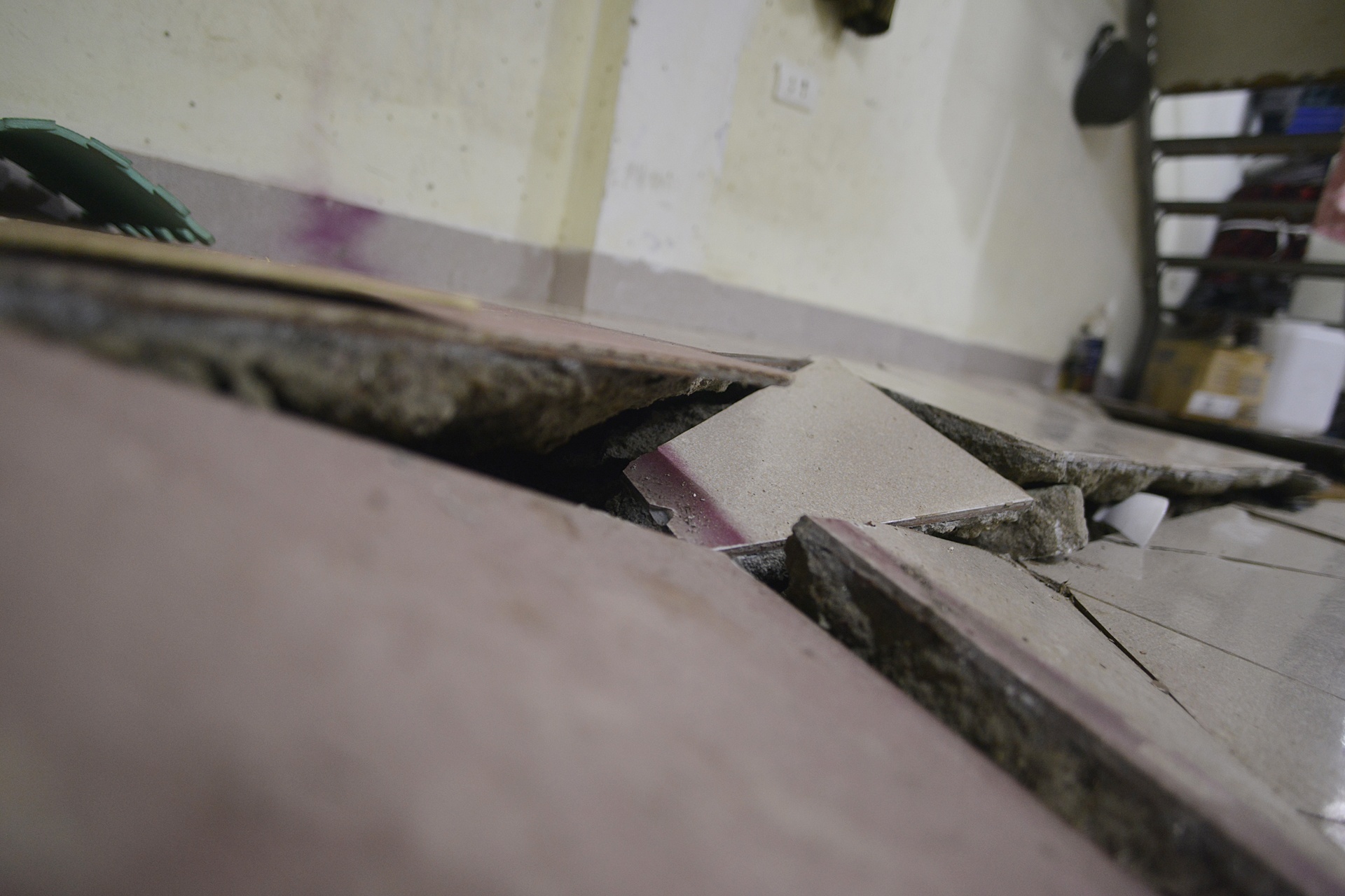 Nen nha bong nhien phat no o chung cu Ha Noi hinh anh