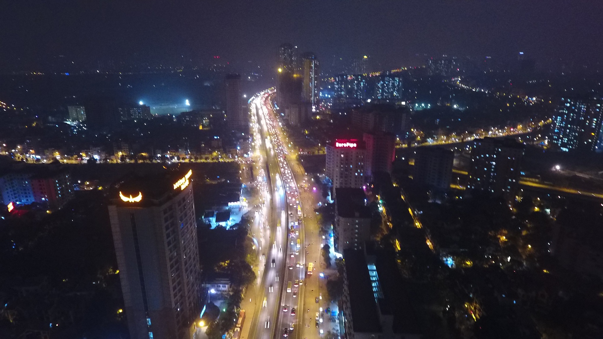 'Xe hop' chay rua bo o duong tren cao hinh anh