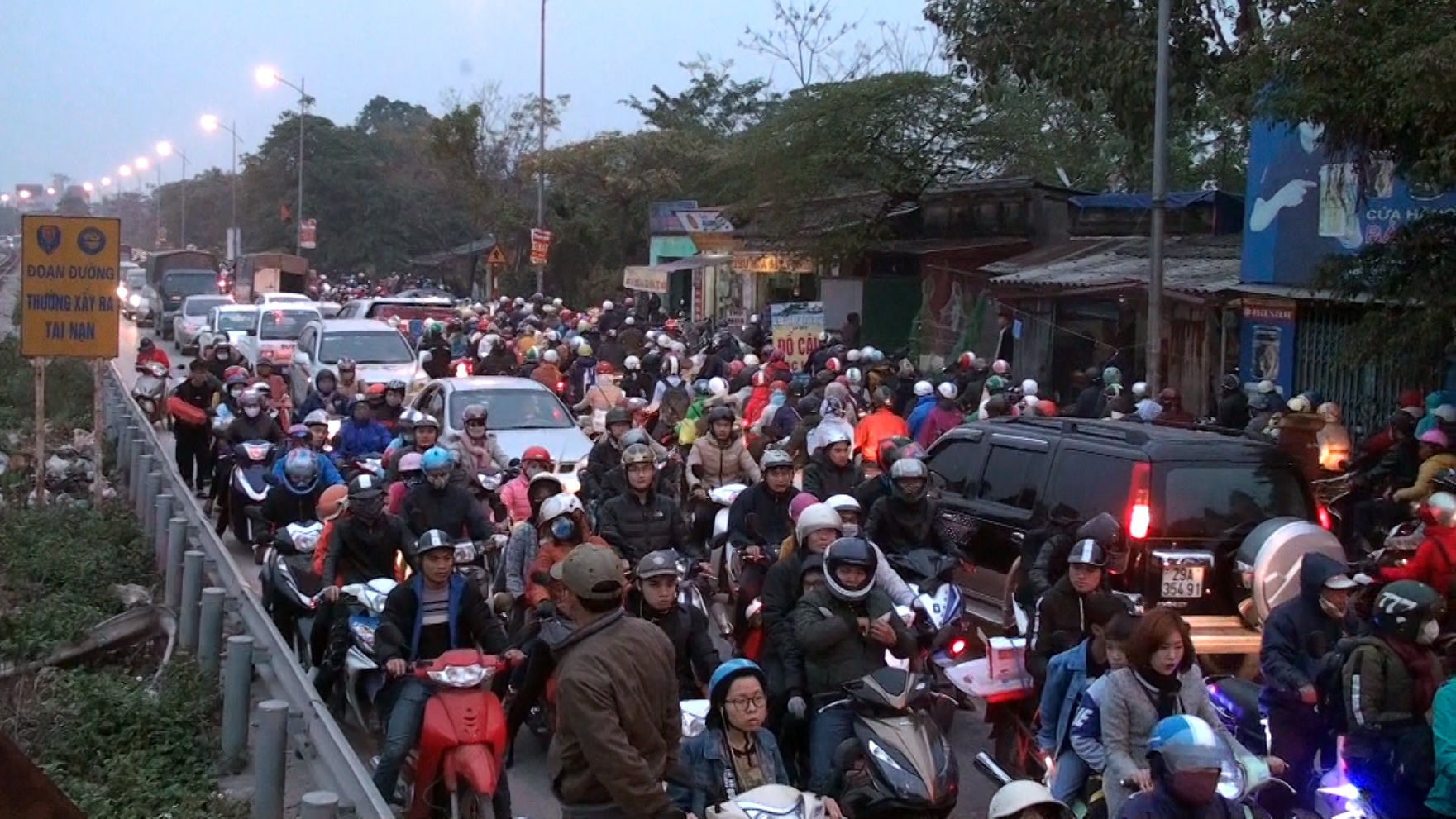 un tac keo dai tai cua ngo phia Nam Ha Noi anh 9