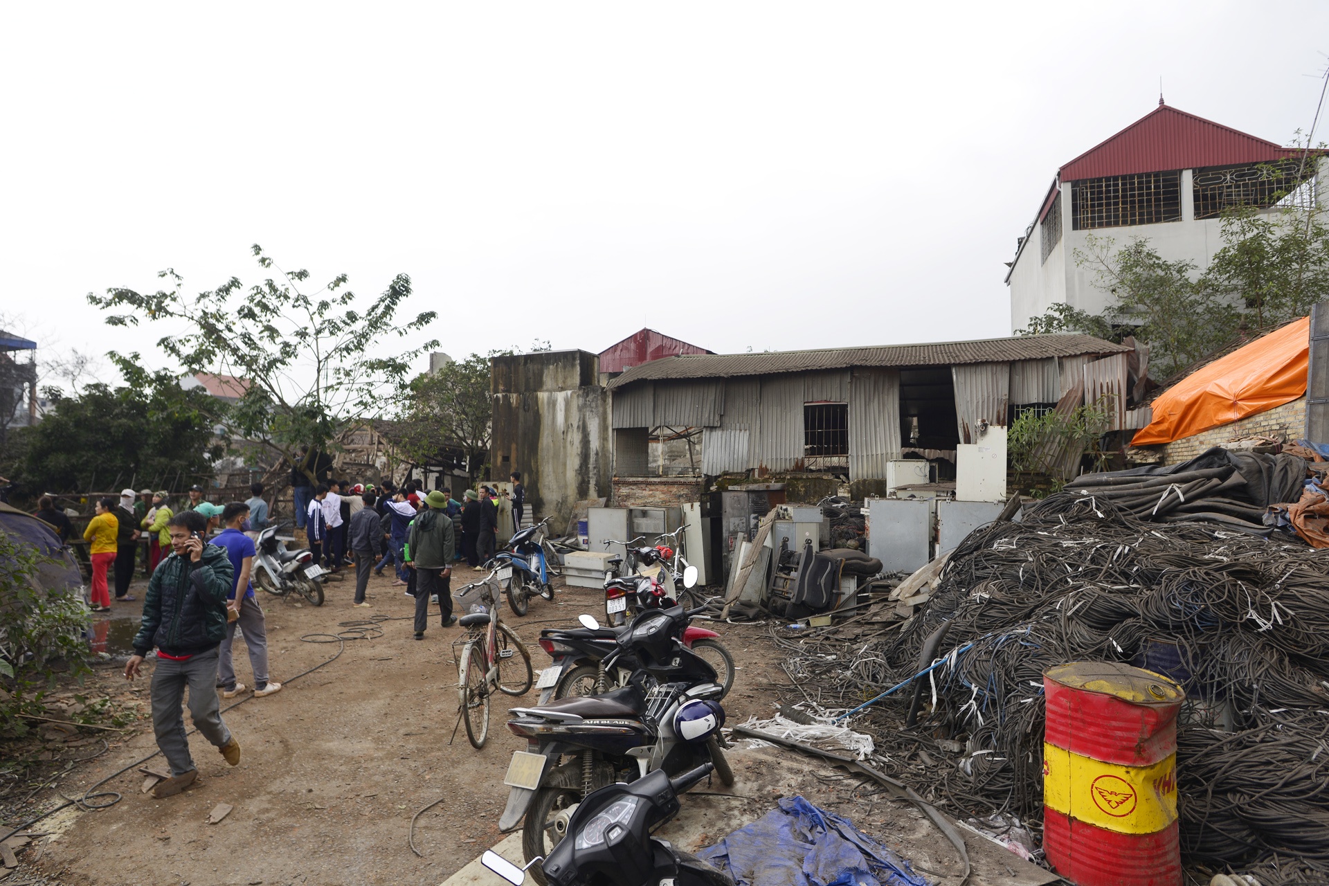 lang nghe Quan Do diu hiu sau vu no anh 16