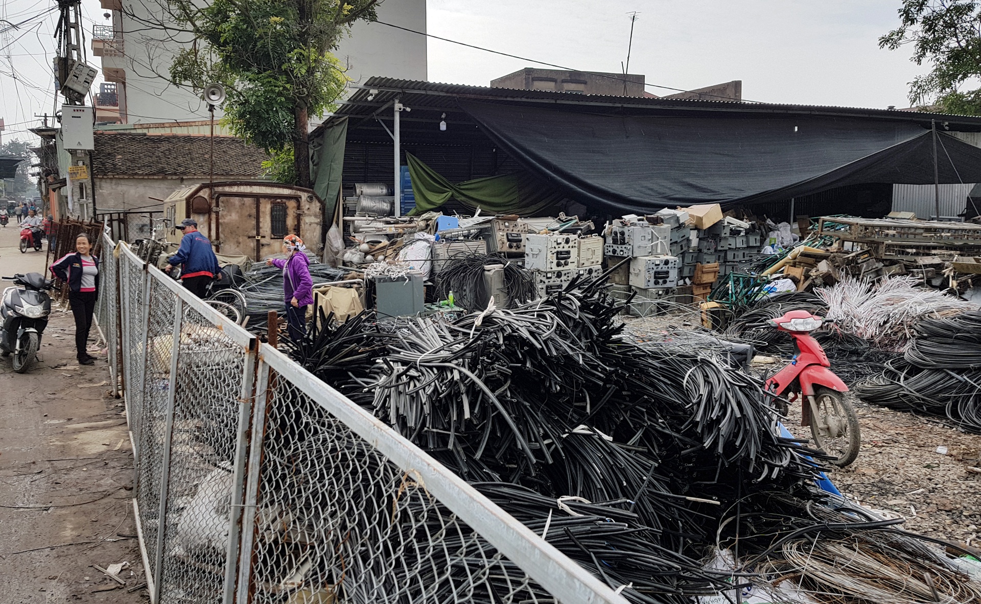 lang nghe Quan Do diu hiu sau vu no anh 15