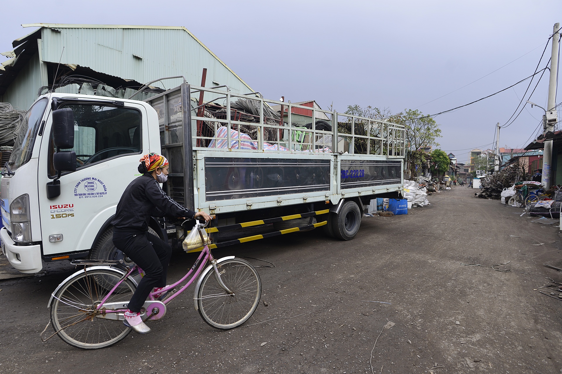 lang nghe Quan Do diu hiu sau vu no anh 10