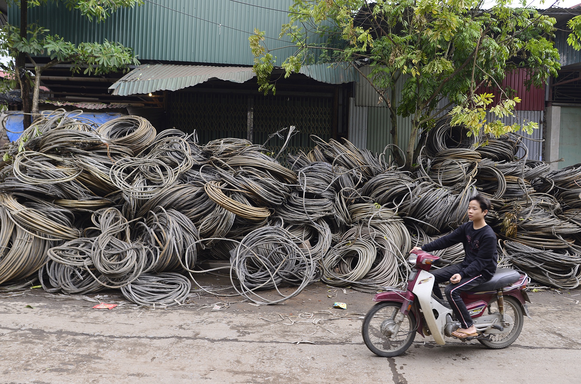 lang nghe Quan Do diu hiu sau vu no anh 11