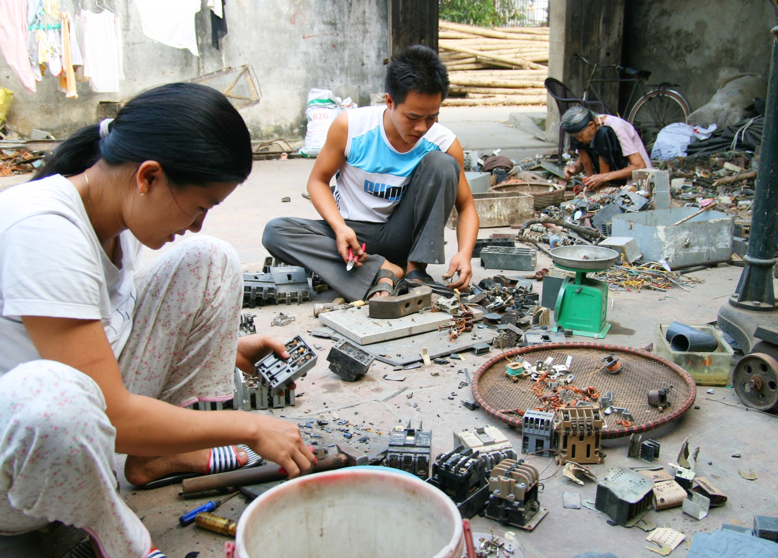 lang nghe Quan Do diu hiu sau vu no anh 3