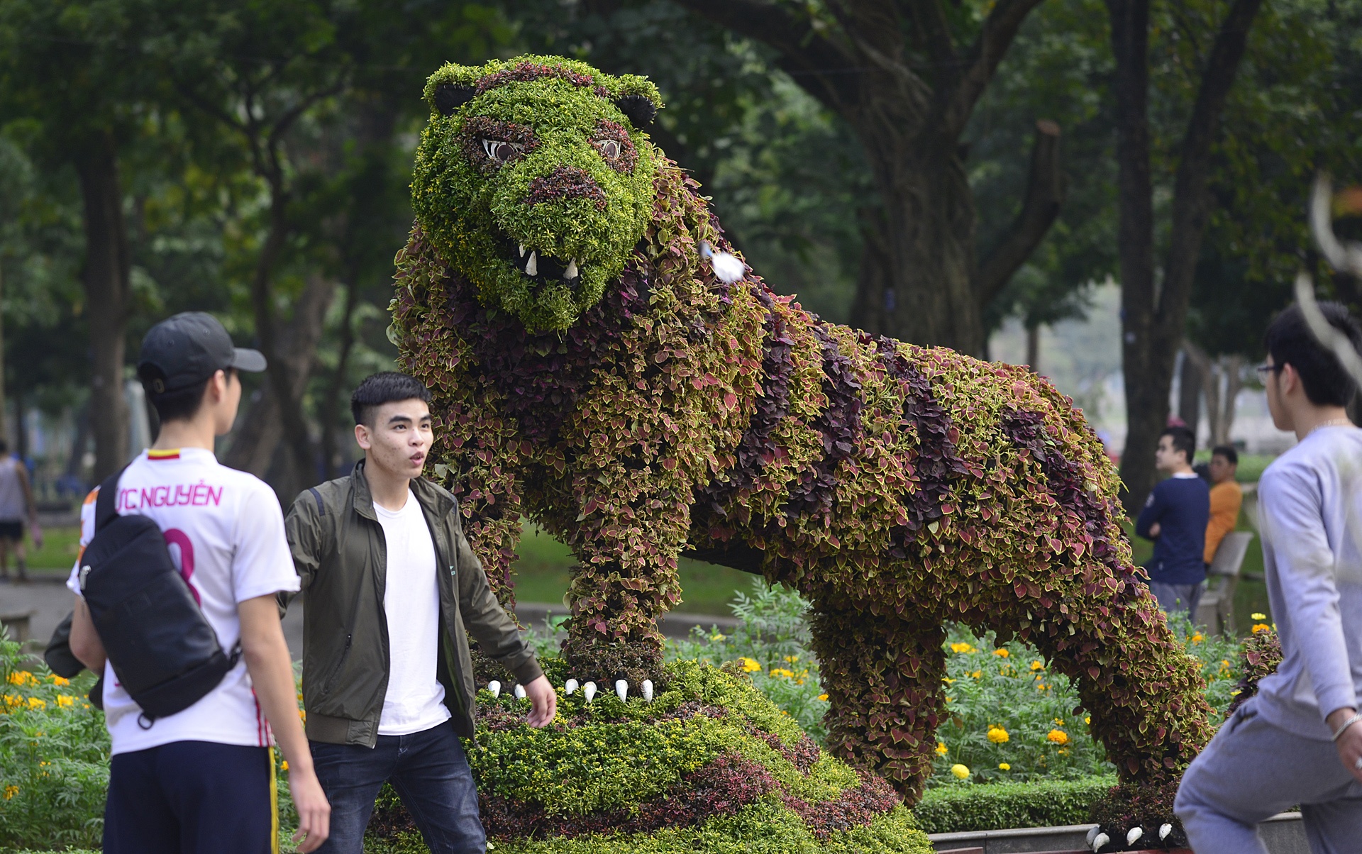 12 con giap xuat hien tai cong vien Thong Nhat anh 1