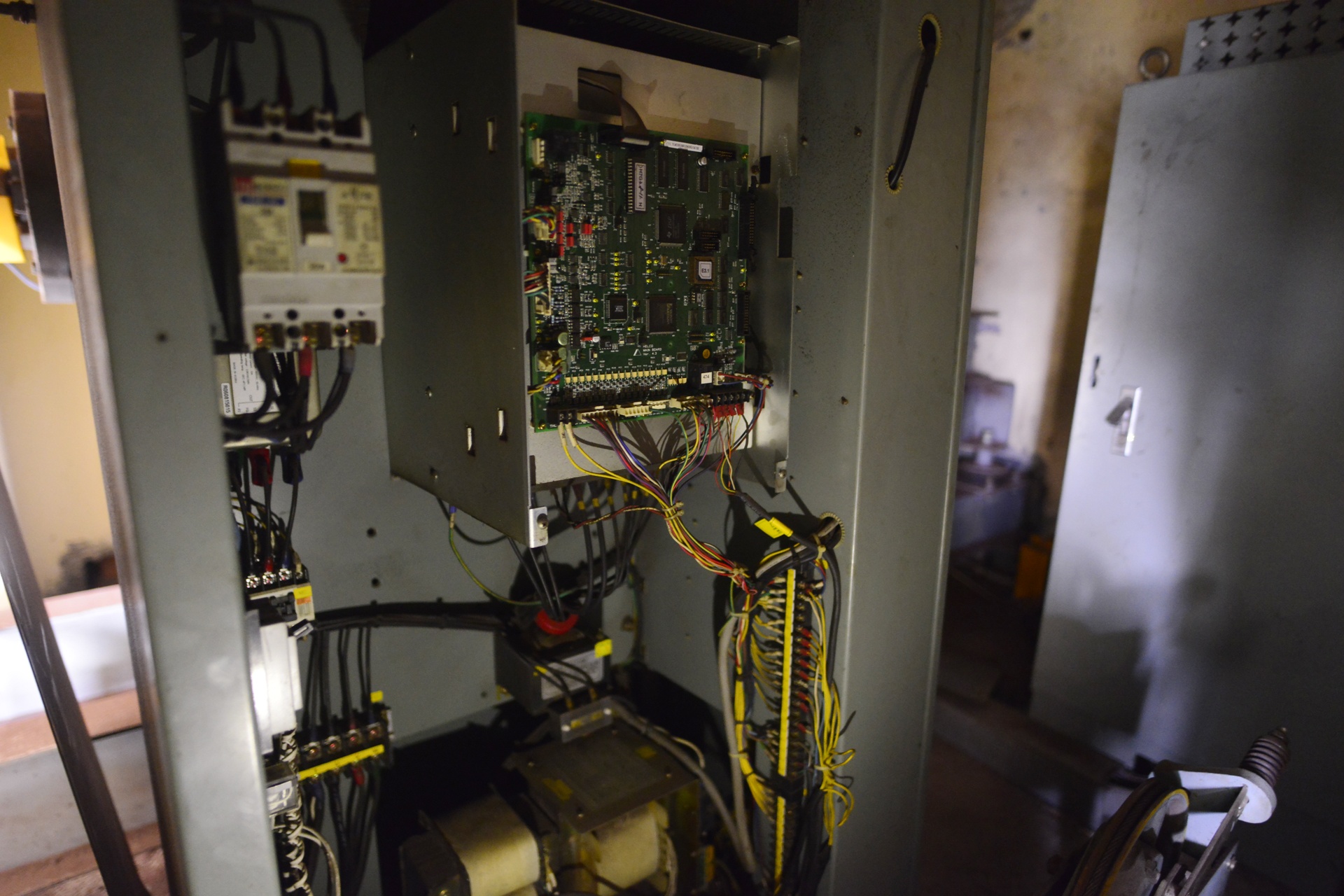 di bo tren mai nha vi thang may hong anh 4