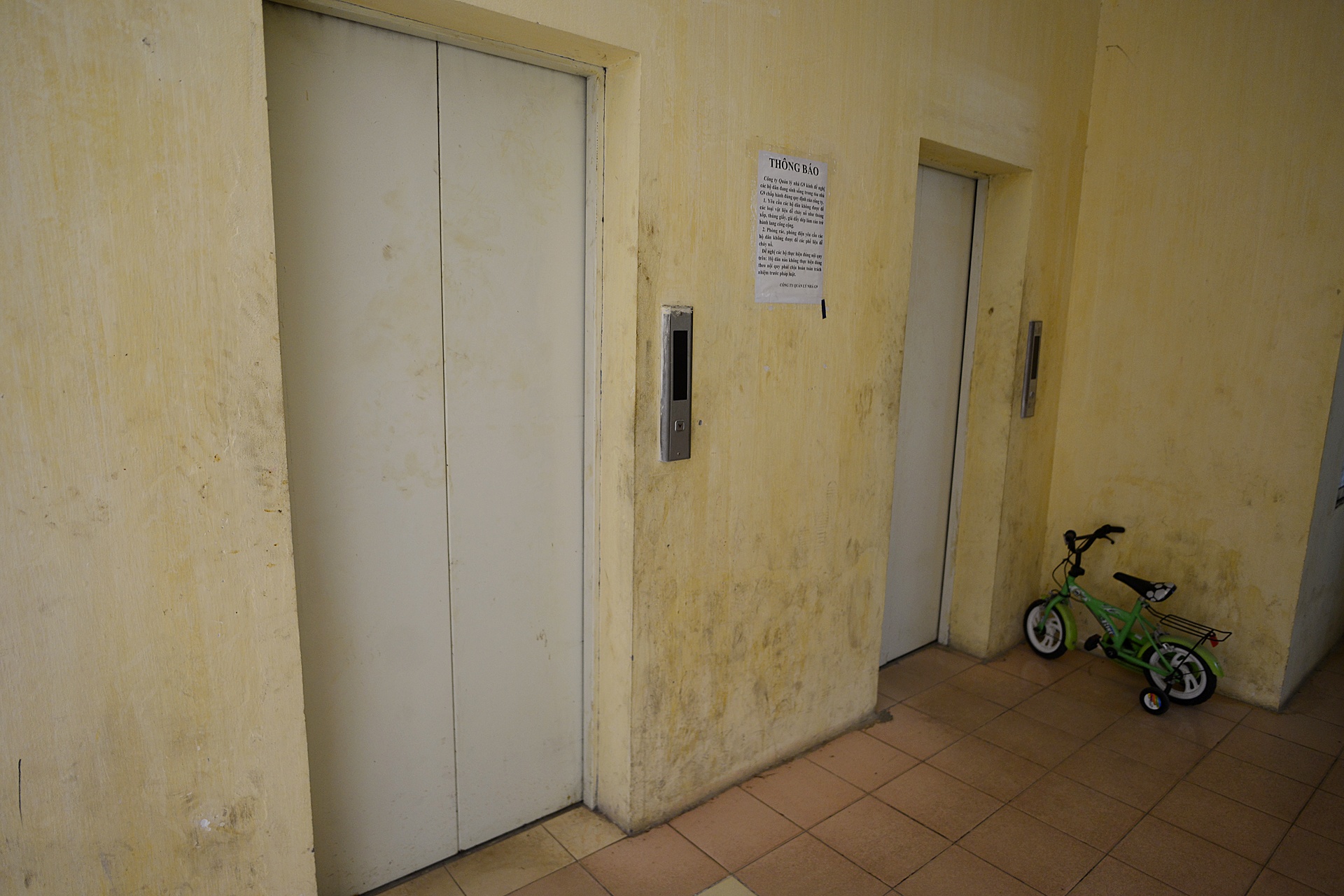 di bo tren mai nha vi thang may hong anh 3