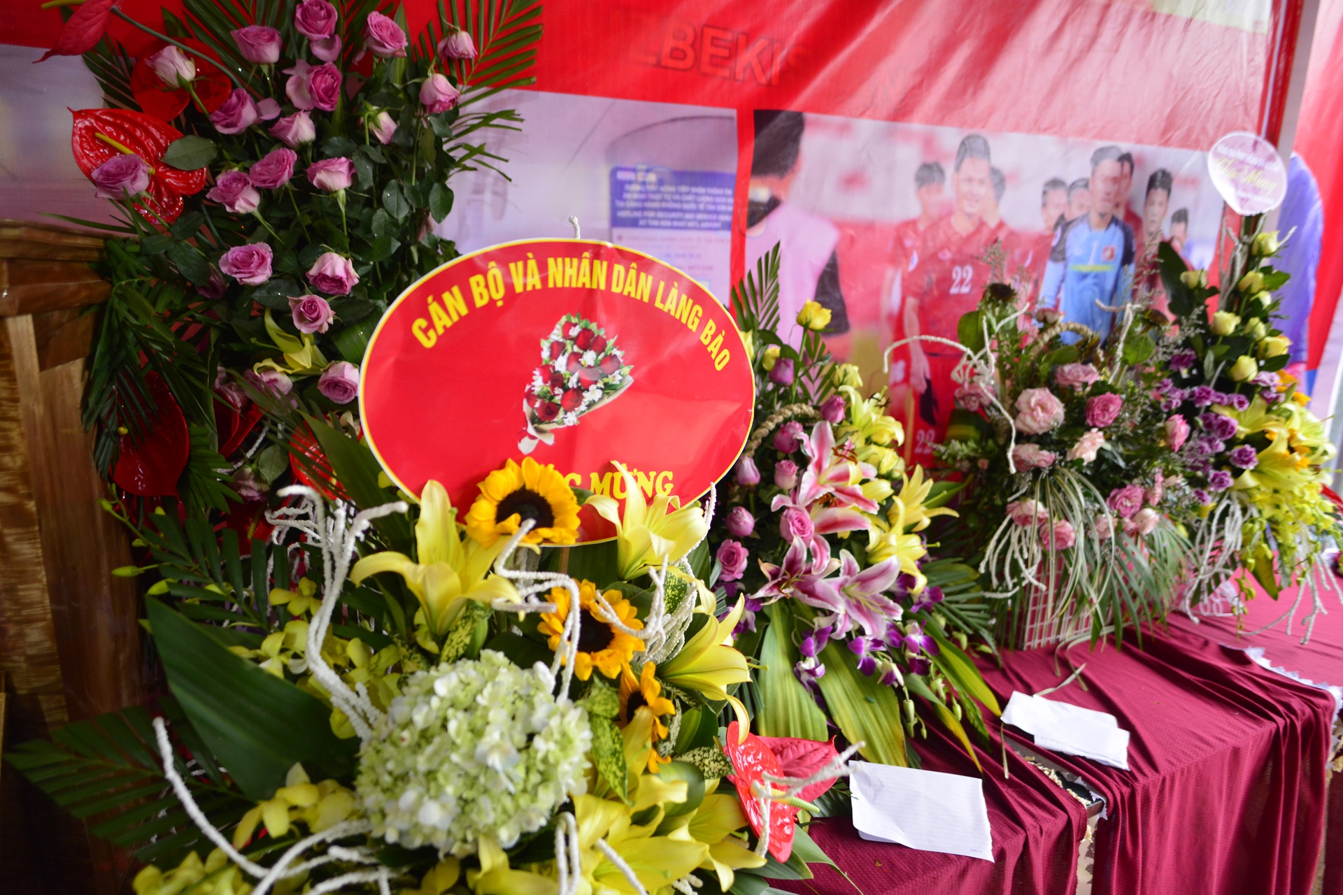 nha thu mon Bui Tien Dung sang dien suot dem anh 10