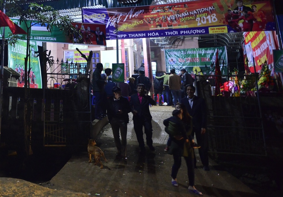 nha thu mon Bui Tien Dung sang dien suot dem anh 1