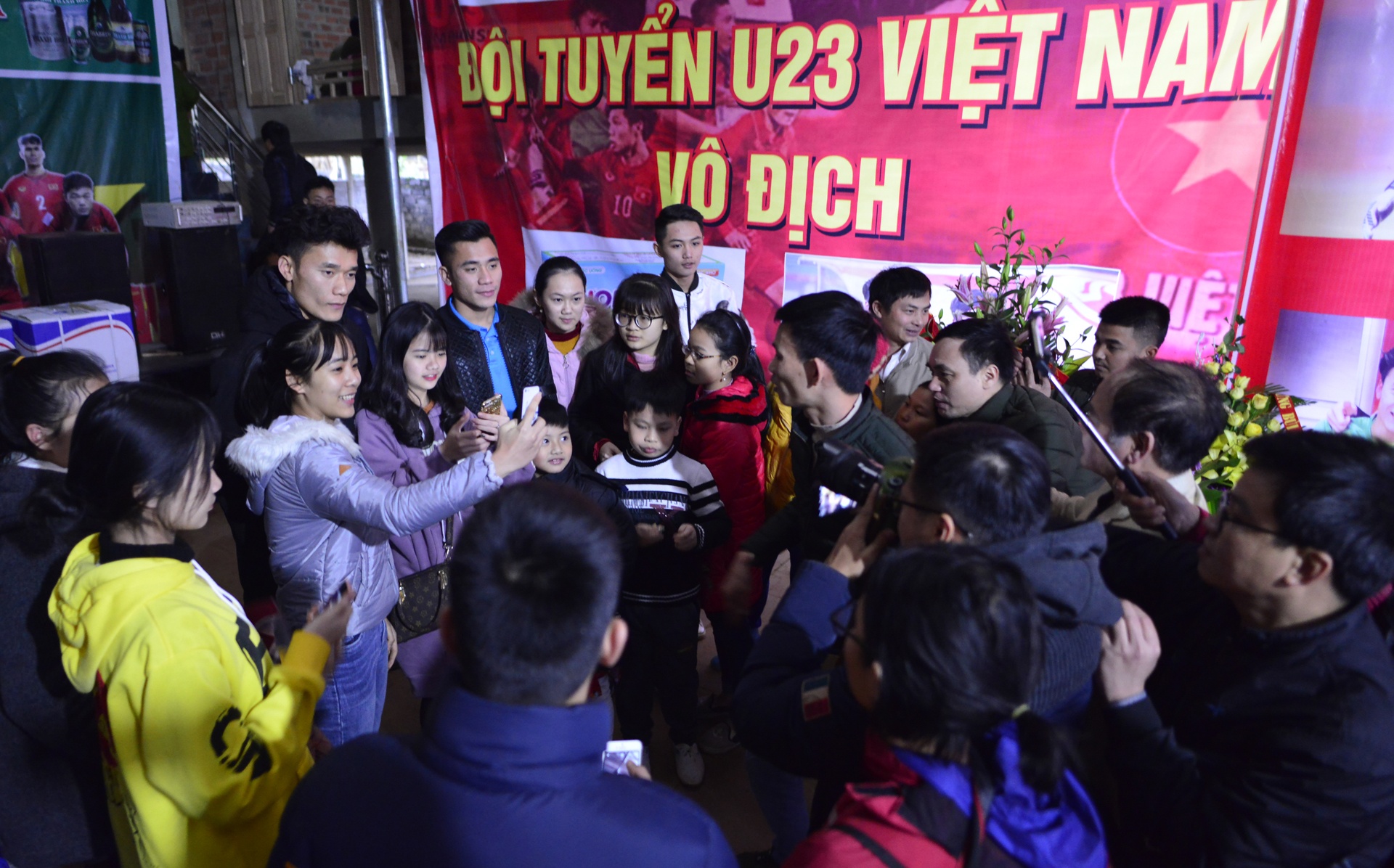 nha thu mon Bui Tien Dung sang dien suot dem anh 2