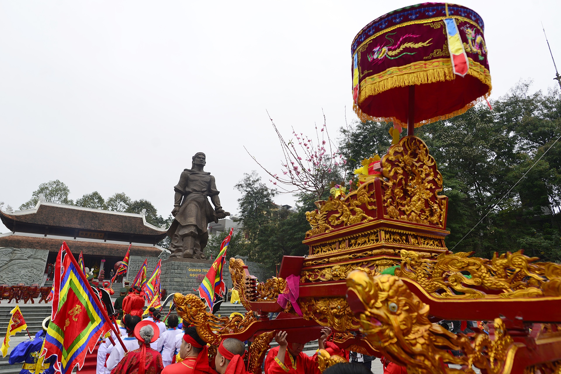 Thu Tuong du hoi go Dong Da anh 1