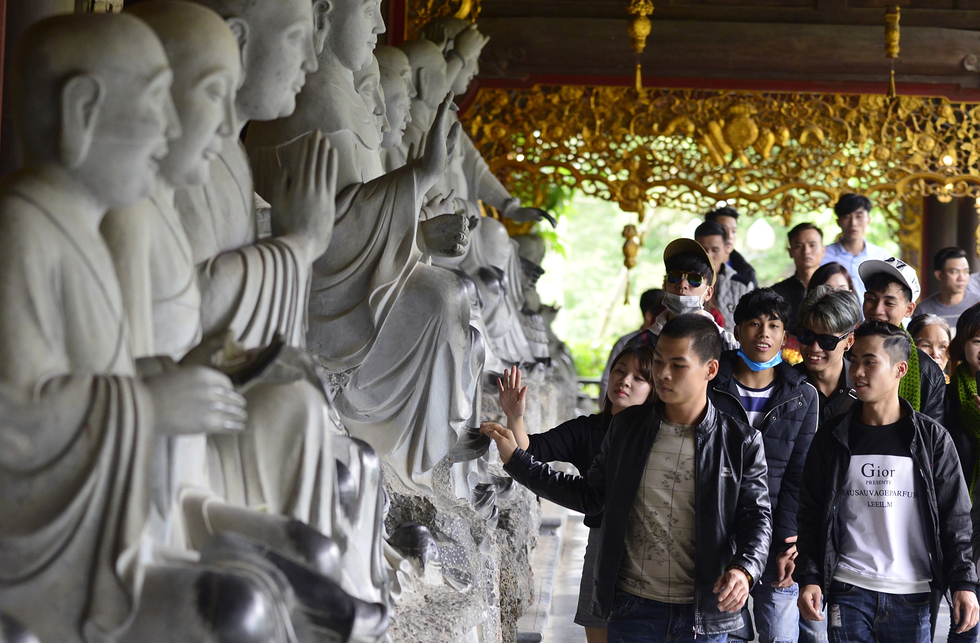 xoa tuong,  nhet tien vao tuong Phat tai Bai Dinh anh 13