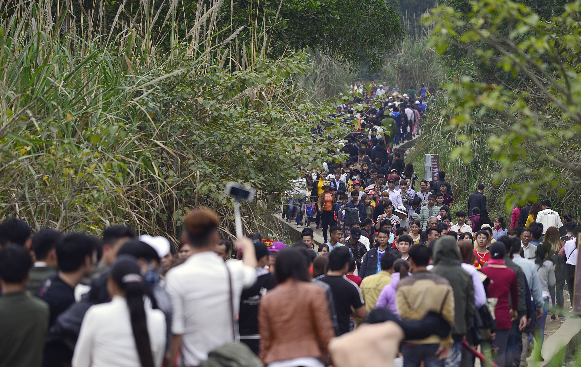 xoa tuong,  nhet tien vao tuong Phat tai Bai Dinh anh 4