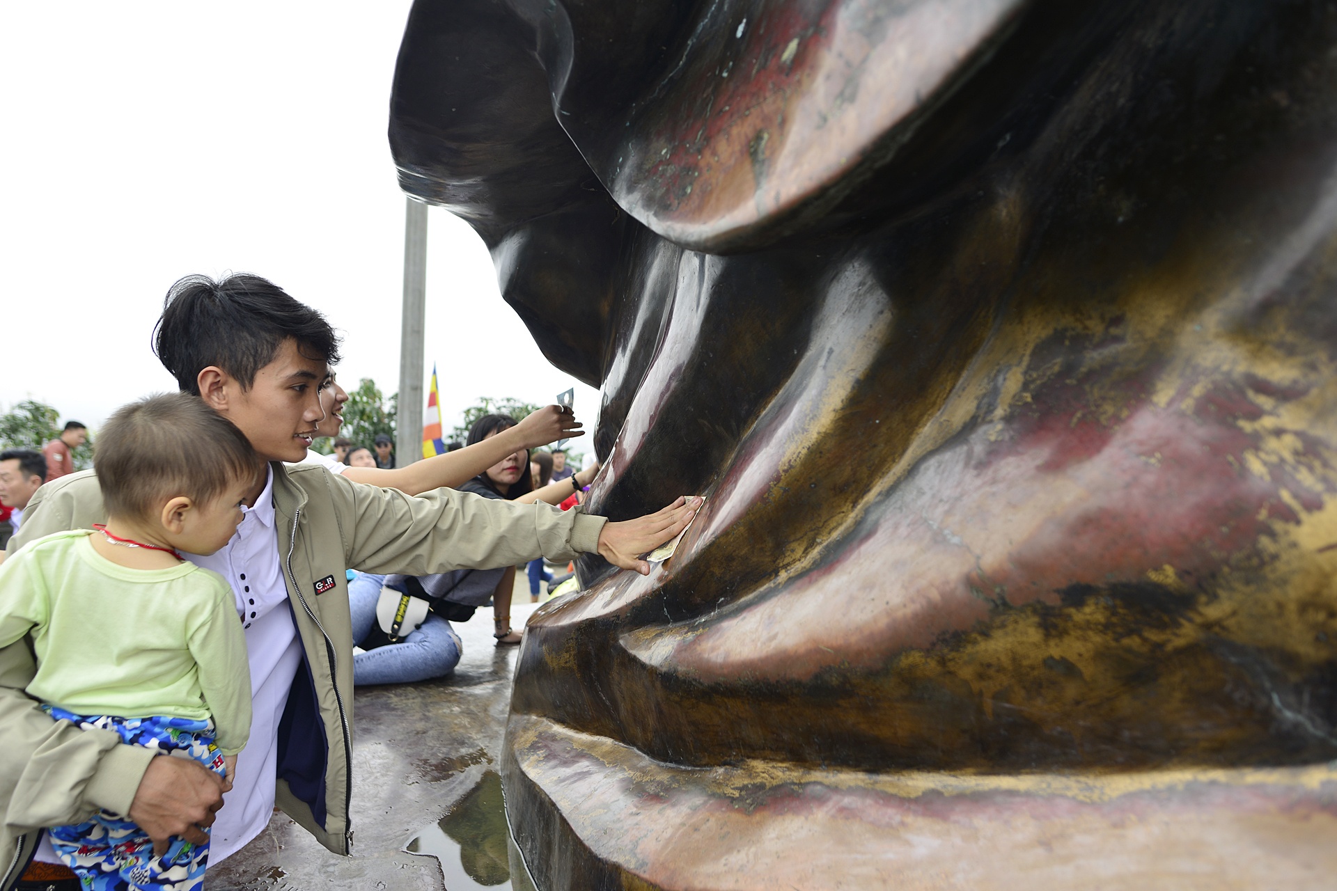 xoa tuong,  nhet tien vao tuong Phat tai Bai Dinh anh 6