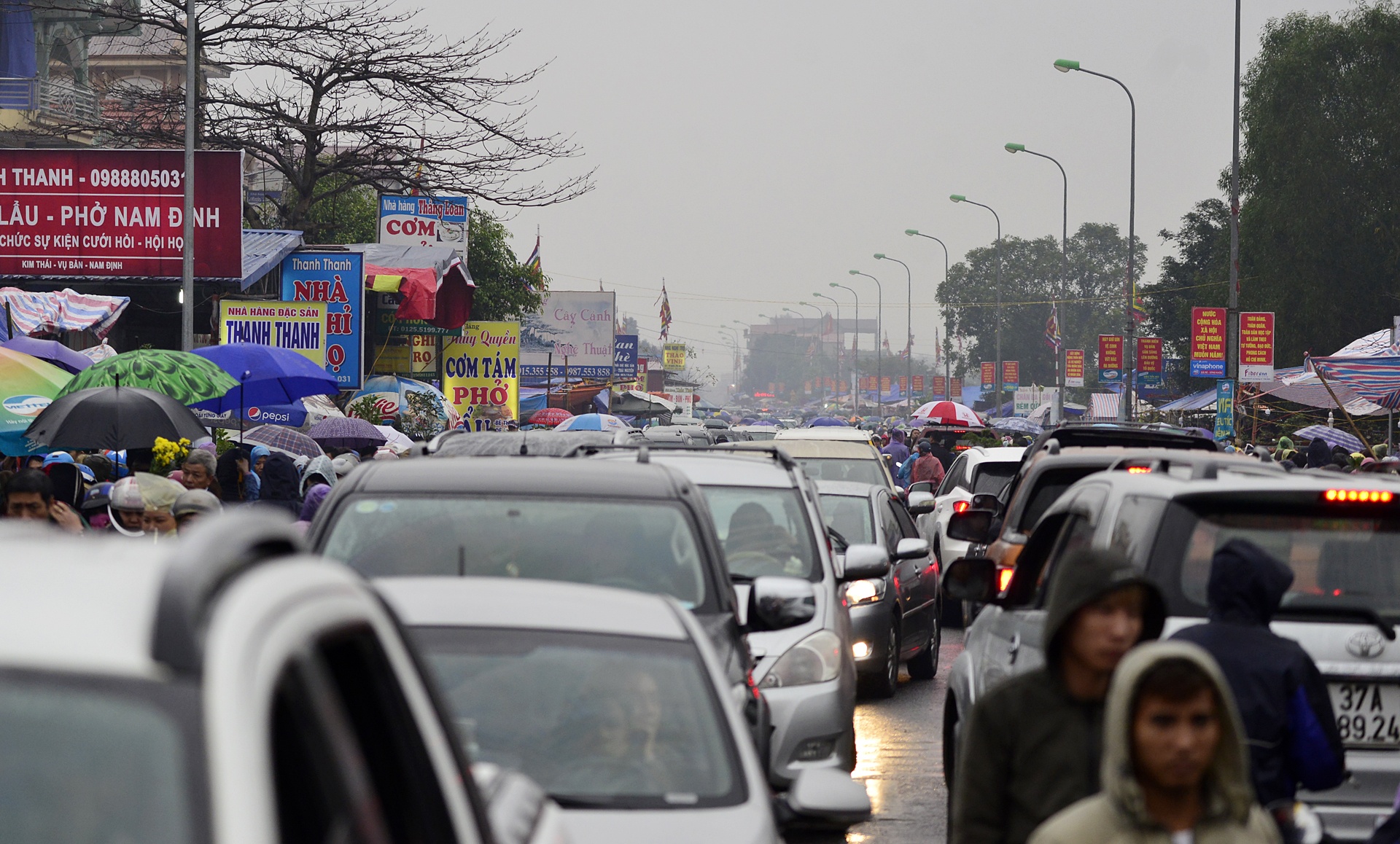 doi mua chen chuc mua cay tai cho Vieng anh 10