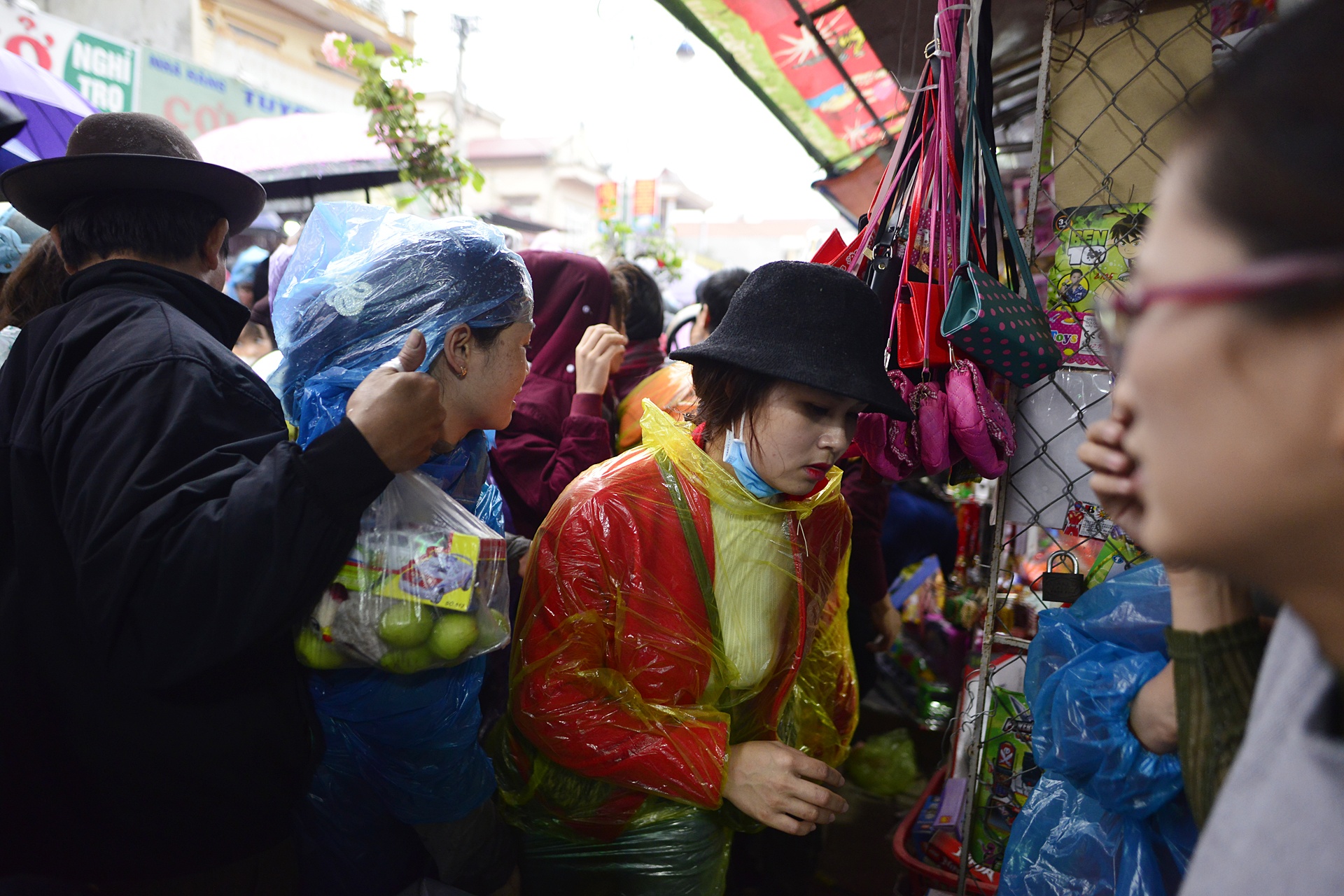 doi mua chen chuc mua cay tai cho Vieng anh 11