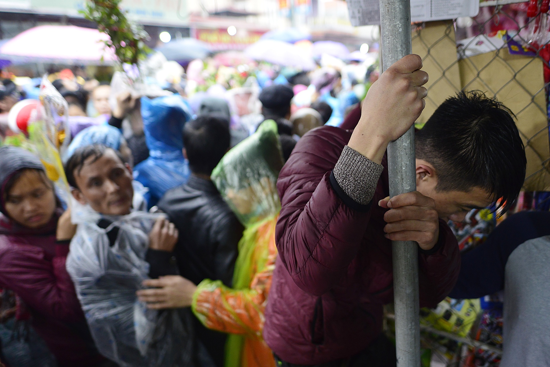 doi mua chen chuc mua cay tai cho Vieng anh 12