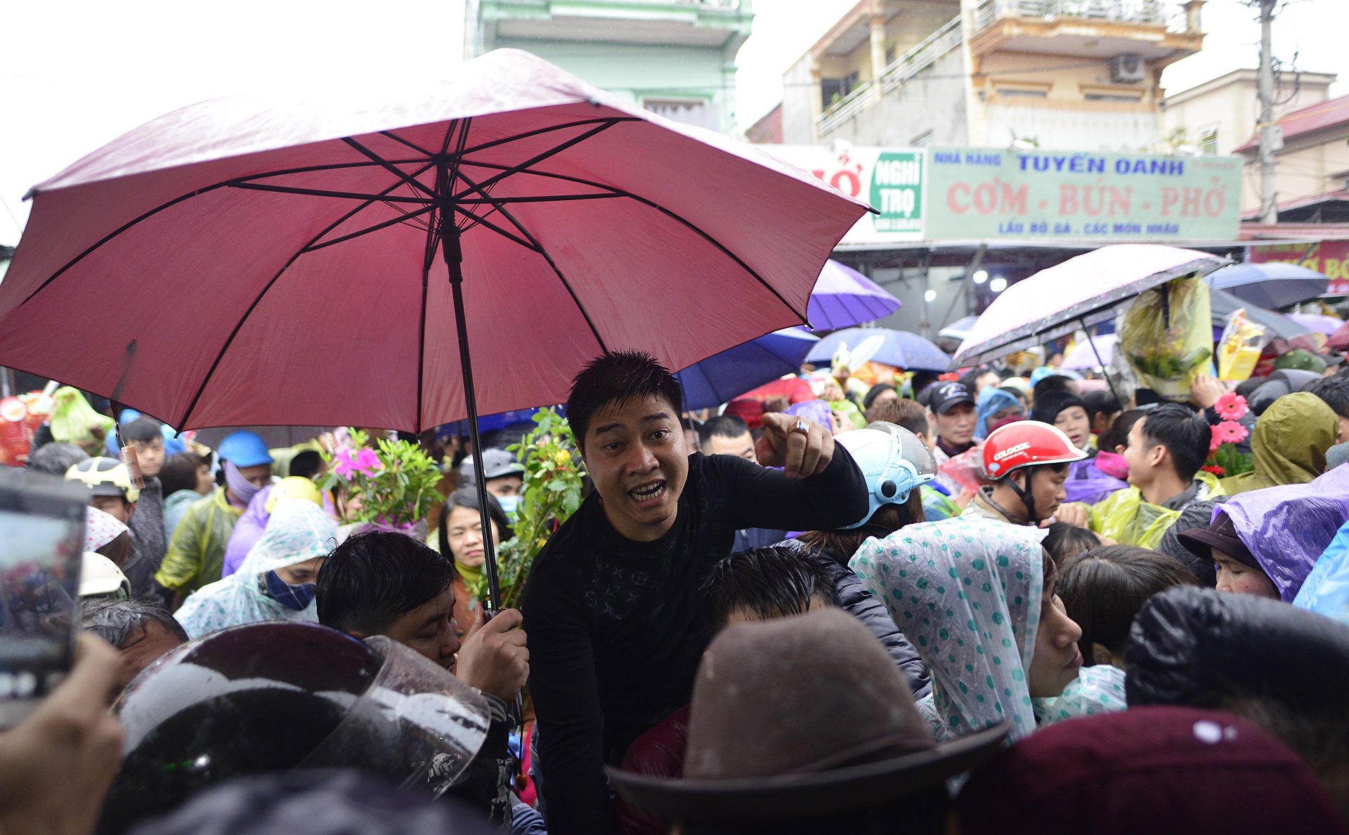 doi mua chen chuc mua cay tai cho Vieng anh 3