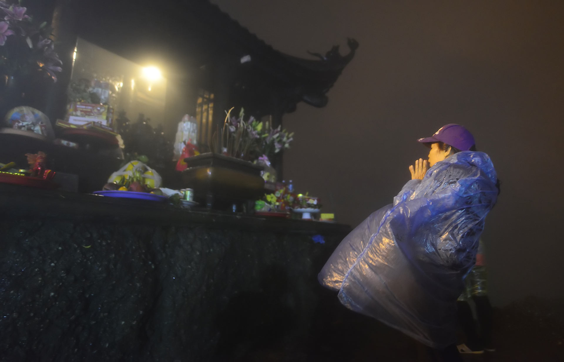 len dinh Yen Tu trong dem anh 8