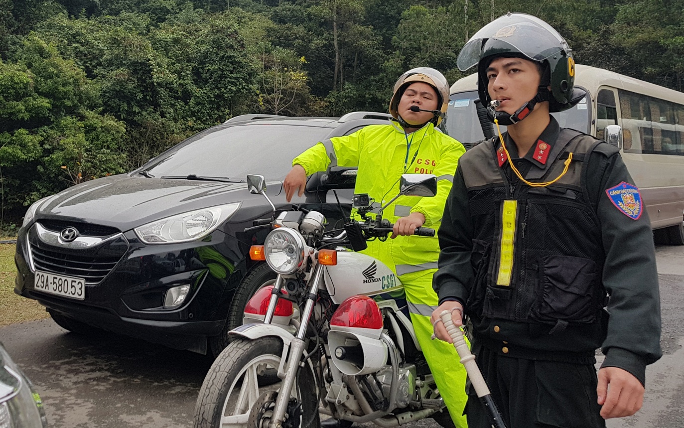 Duong len Yen Tu tac gan 4 km hinh anh