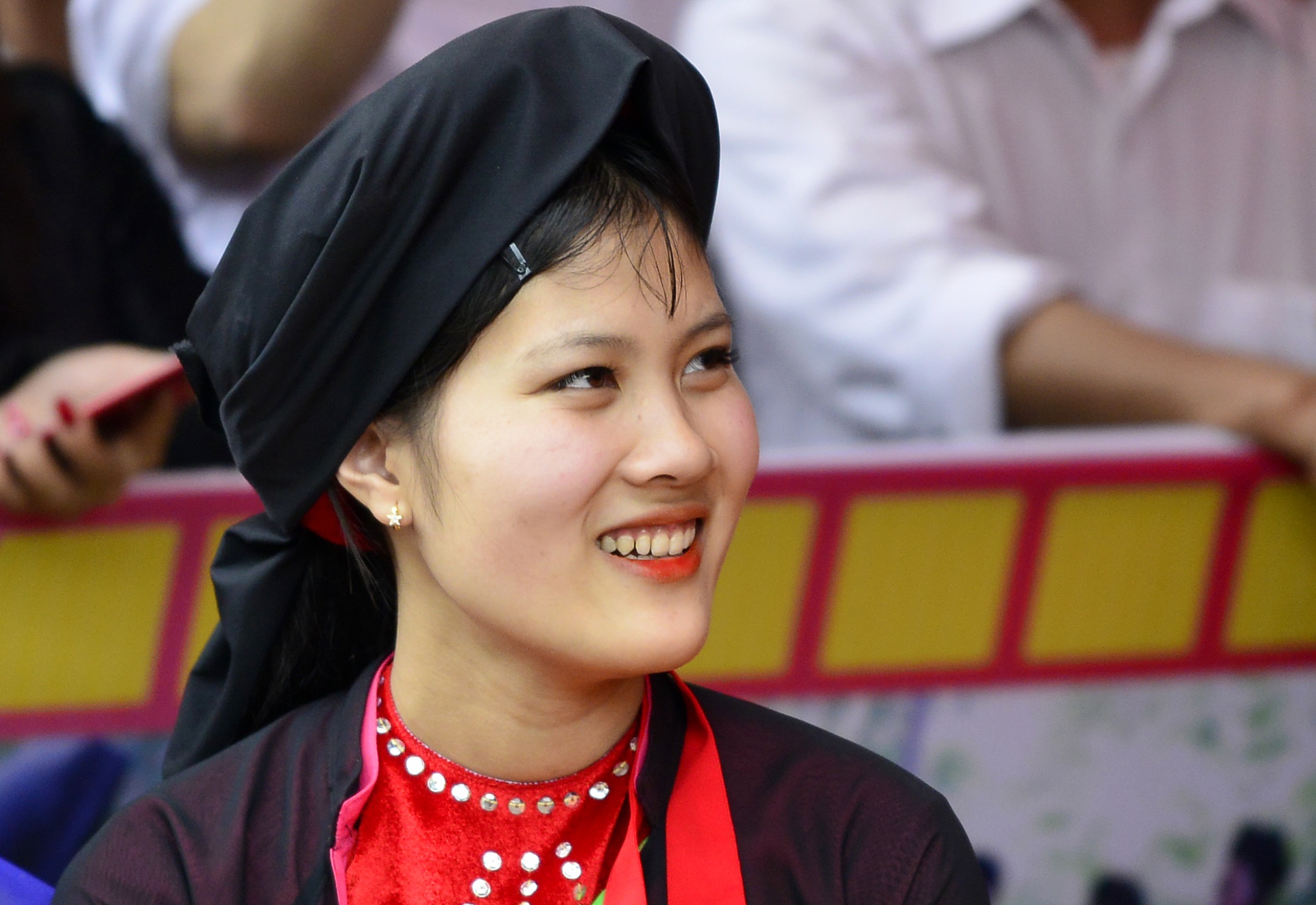 thay quan ao quan ho giua hoi Lim anh 4