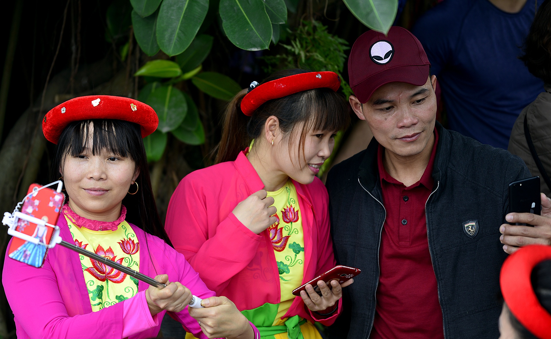 thay quan ao quan ho giua hoi Lim anh 7