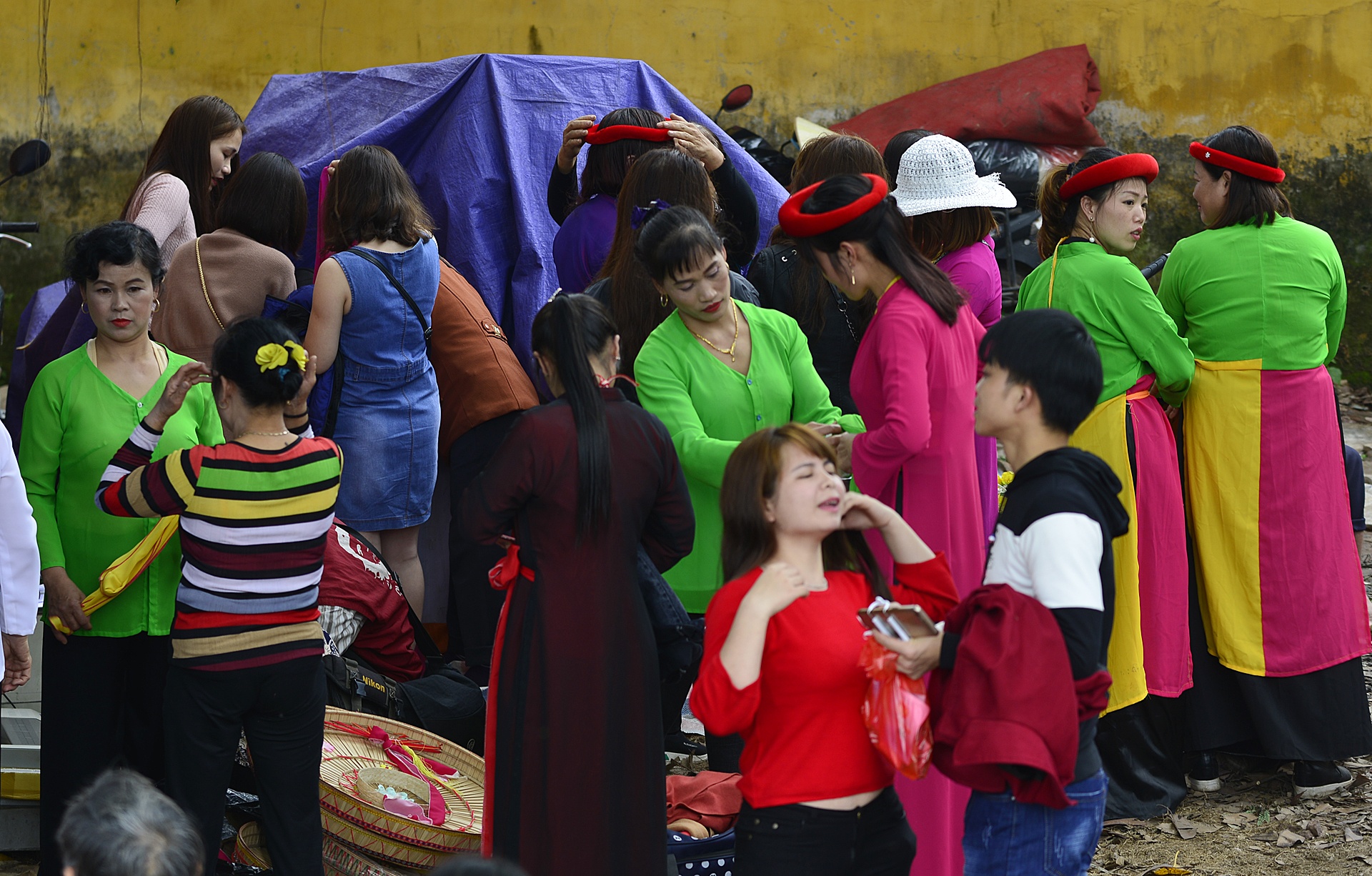 thay quan ao quan ho giua hoi Lim anh 8