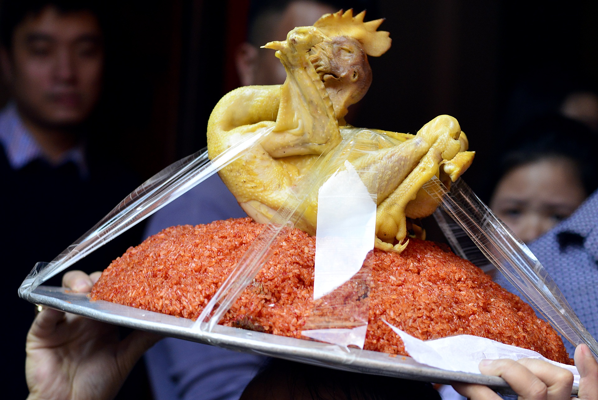 khu vuc phat an san sang truoc gio G anh 12