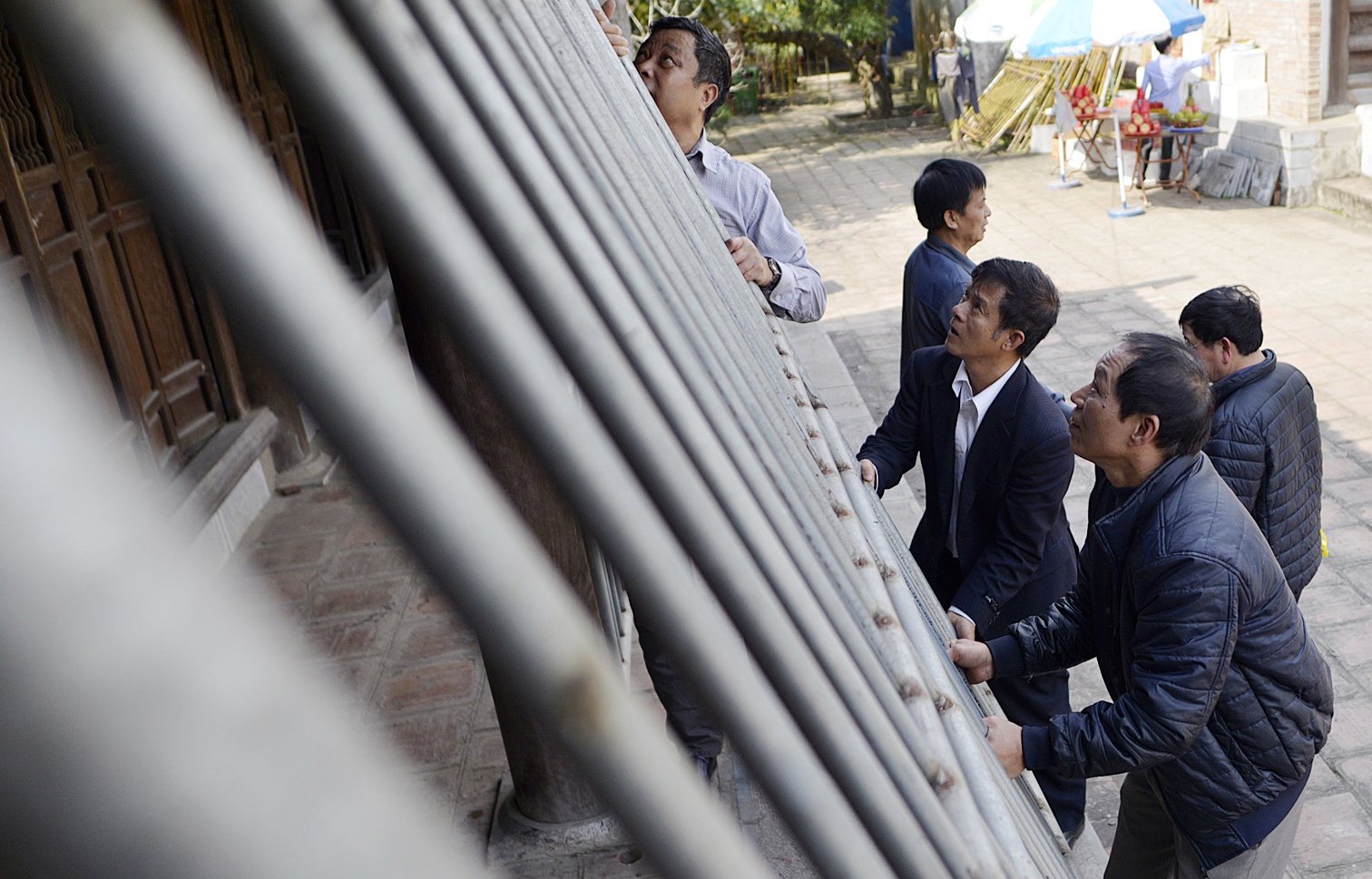 An ninh that chat o den Tran truoc gio khai an hinh anh