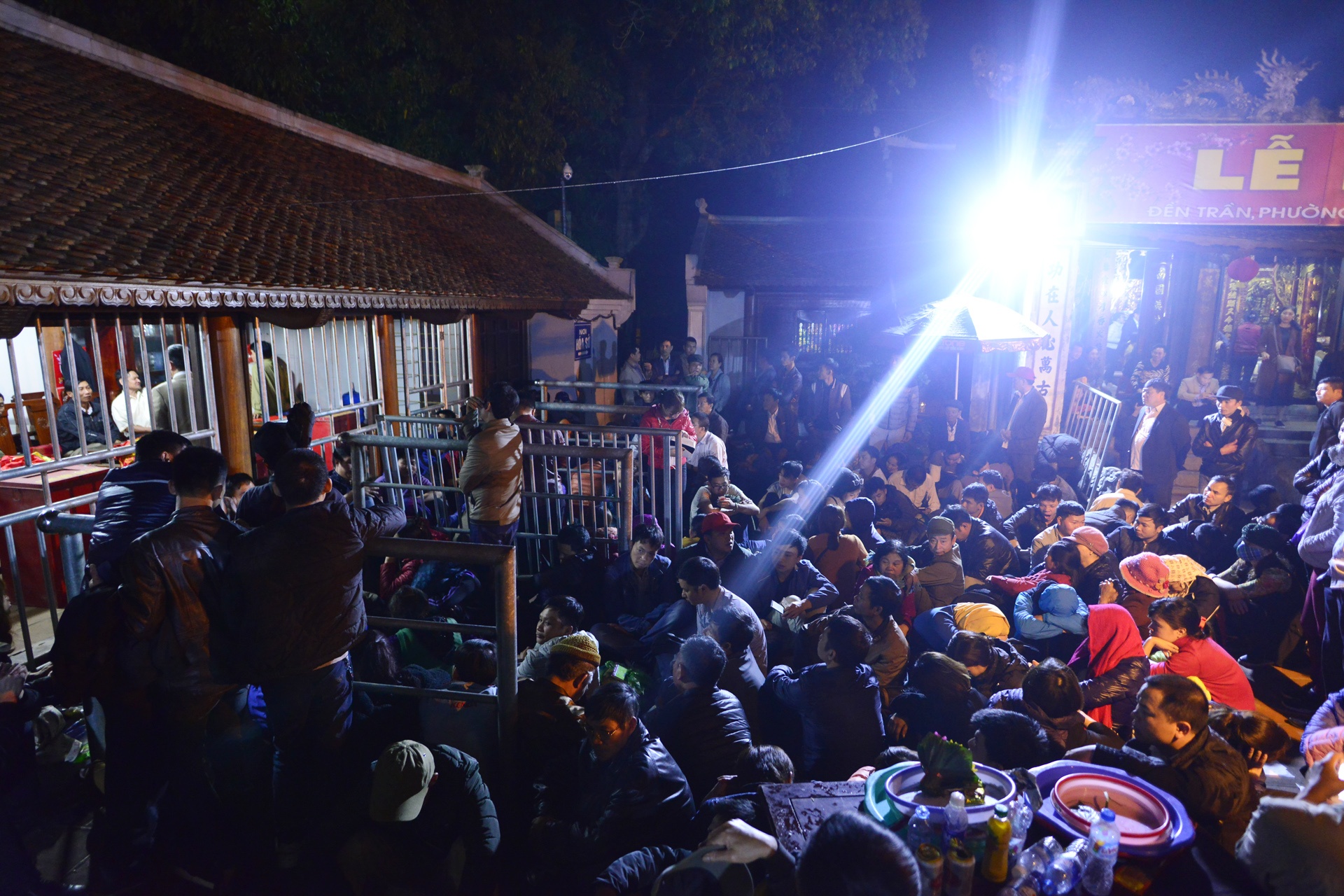 ngu va vat cho mua an den Tran anh 3