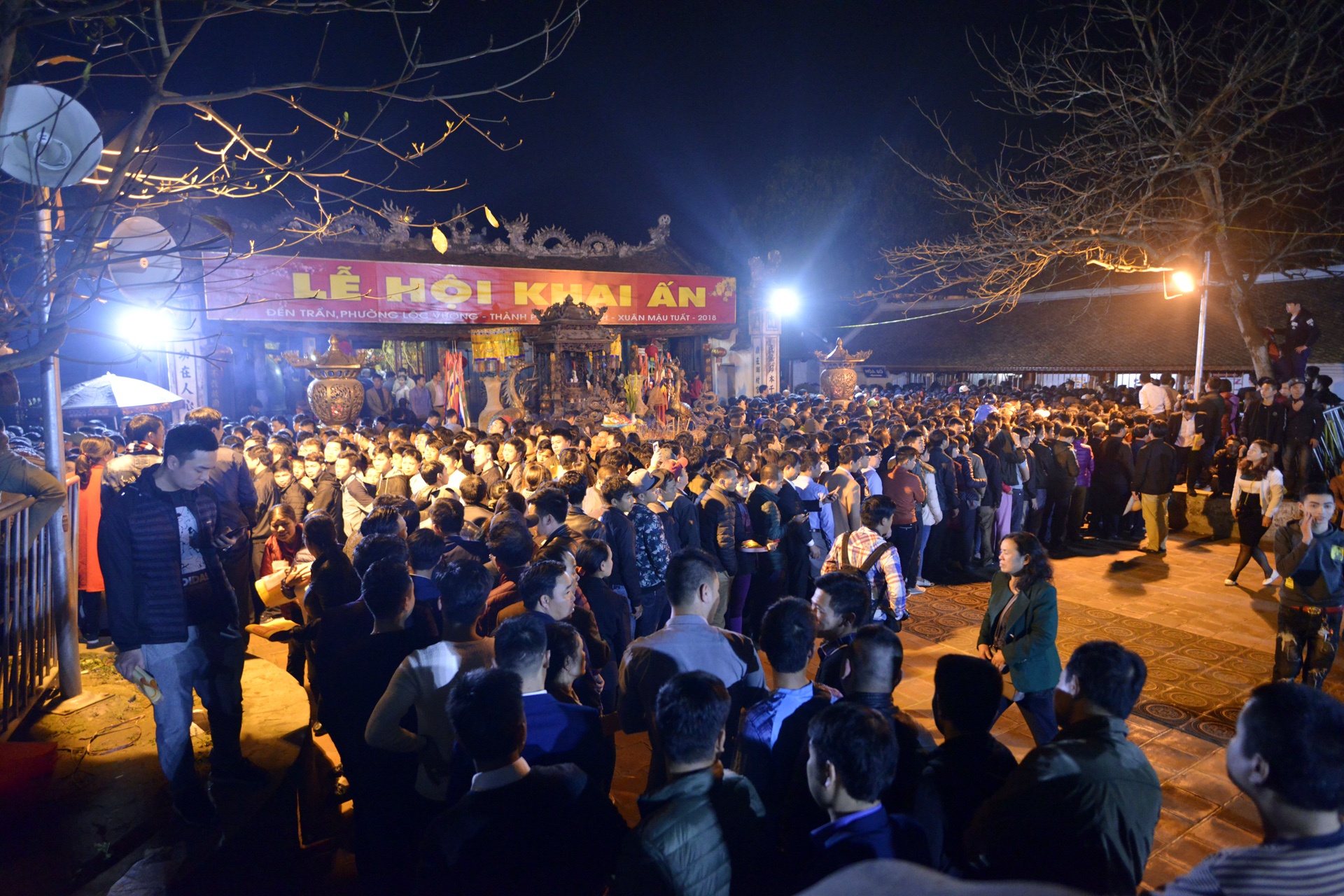 ngu va vat cho mua an den Tran anh 5