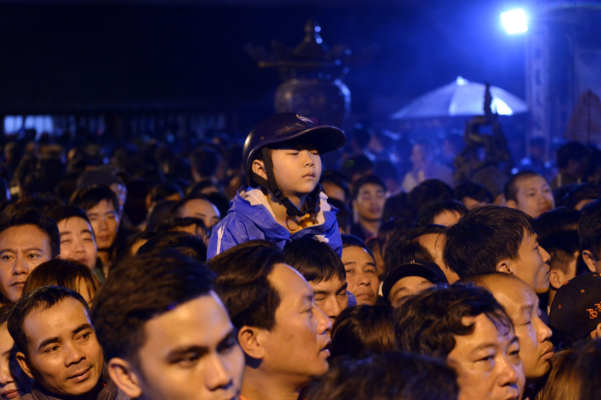 ngu va vat cho mua an den Tran anh 6