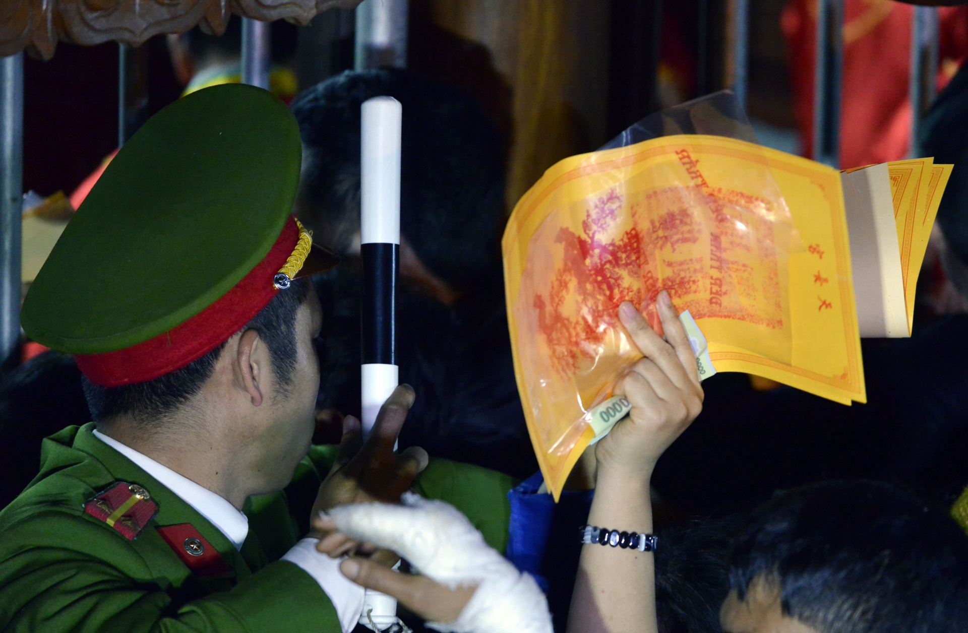 ngu va vat cho mua an den Tran anh 9