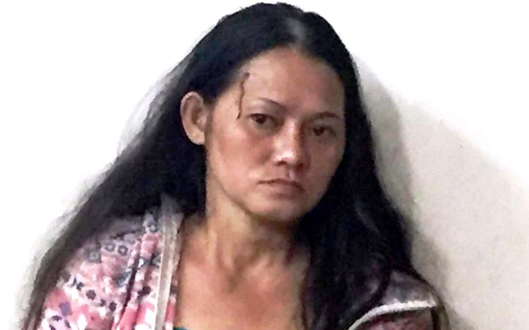 Nguoi phu nu nghien chem bi thuong 4 bao ve dan pho hinh anh