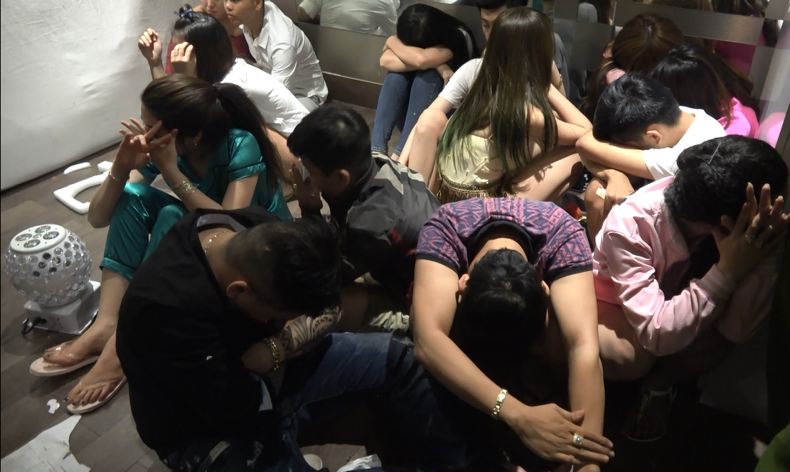 khoi to ba nguoi trong tiec sinh nhat 'cau am' Sai Gon anh 1