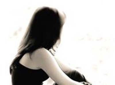 Nu tro ly 9X to ong chu Trung Quoc cuong hiep o Sai Gon hinh anh