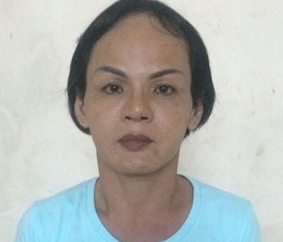 Hai ke gia gai so soang khach Tay de moc tui hinh anh