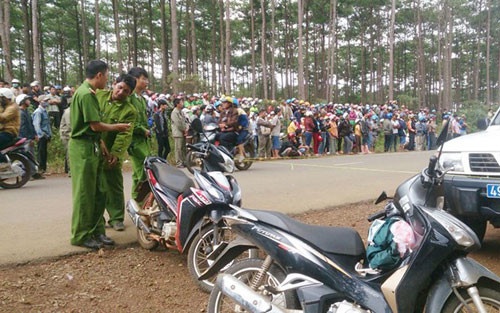 Can bo van hoa xa tu vong voi nhieu vet dam hinh anh