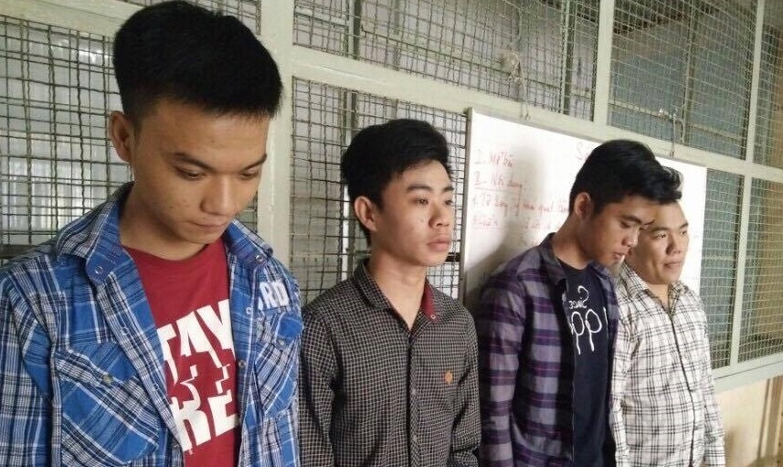 Bat nhom trom cho danh nguoi truy duoi trong thuong hinh anh