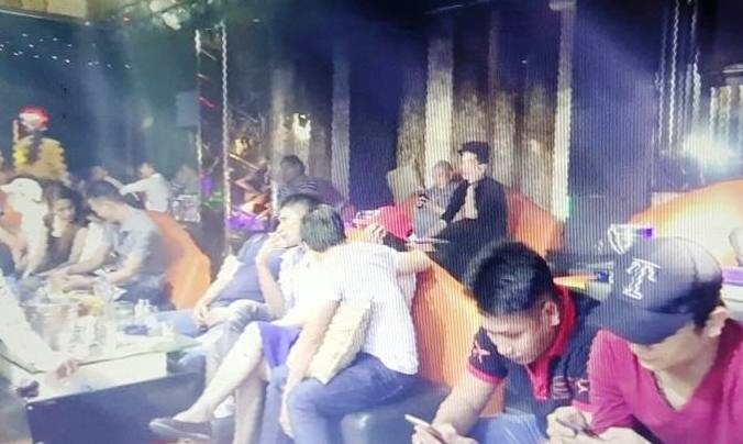 hàng trăm nam nữ bỏ chạy ảnh 1 hang tram nam nu bo chay anh 1