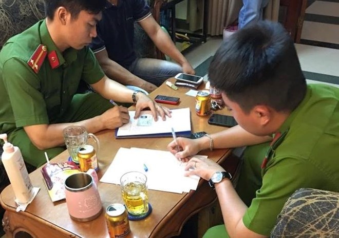 trả lại 25.000 USD trong két sắt của hot girl Sam ảnh 1 tra lai 25.000 USD trong ket sat cua hot girl Sam anh 1