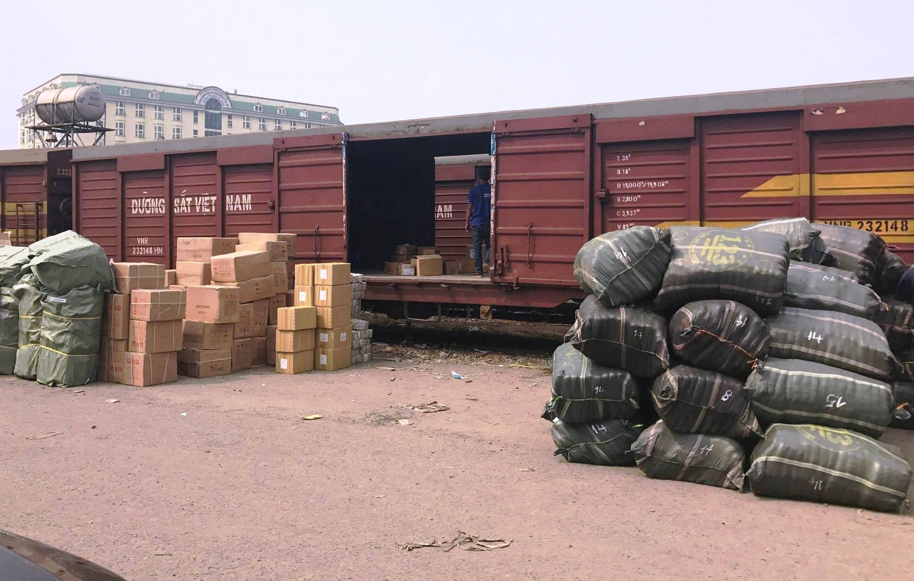Pháo lậu trên tàu hỏa ảnh 2 Phao lau tren tau hoa anh 2