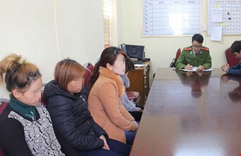 Bat duong day chuyen ban phu nu sang Trung Quoc lam vo hinh anh