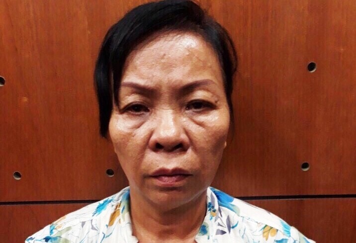 nu quai giat dien thoai o duong hoa Nguyen Hue anh 1