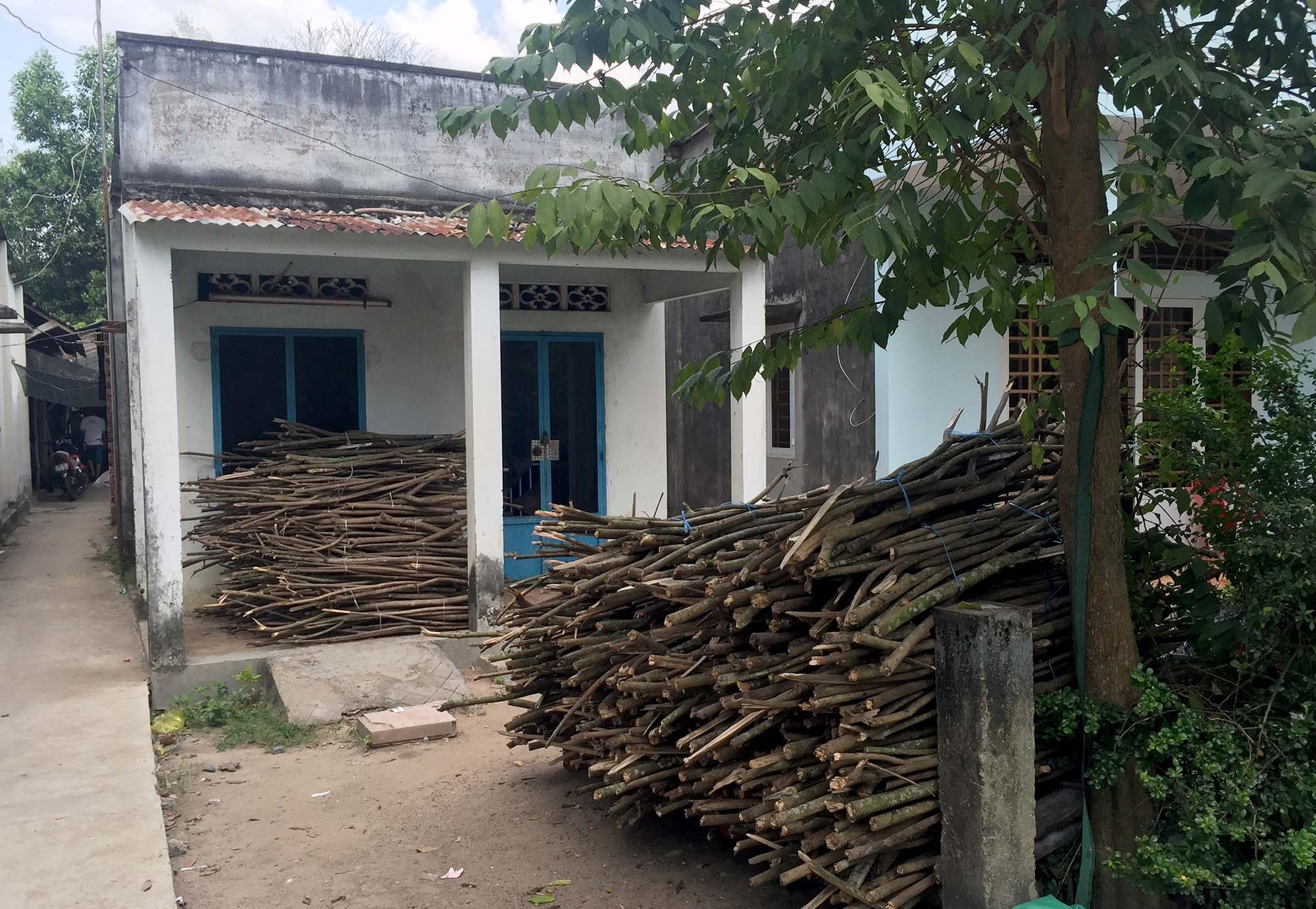Cô gái xăm hoa hồng bị cắt cổ ảnh 3 Co gai xam hoa hong bi cat co anh 3