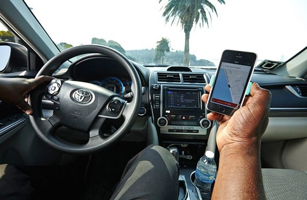 Tai xe Uber cuop iPhone cua du khach Trung Quoc o Sai Gon hinh anh