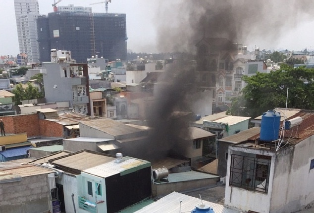 Xin tien cha khong duoc, con trai dot nha o Sai Gon hinh anh