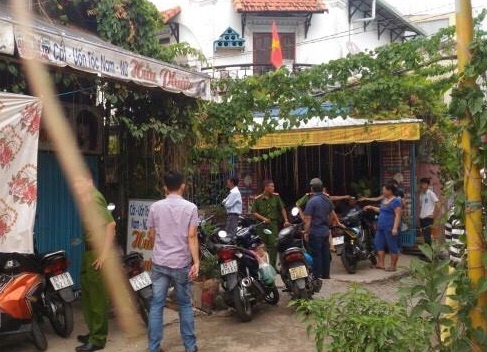 Hai vo chong thiet mang, con gai nguy kich nghi do ngat khi hinh anh