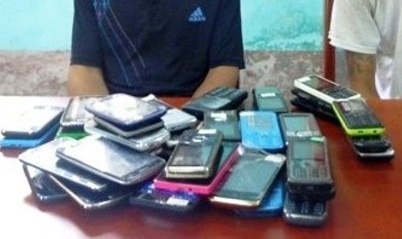 Pha khoa trom dien thoai cam ung, 'hot' nham dien thoai mo hinh hinh anh